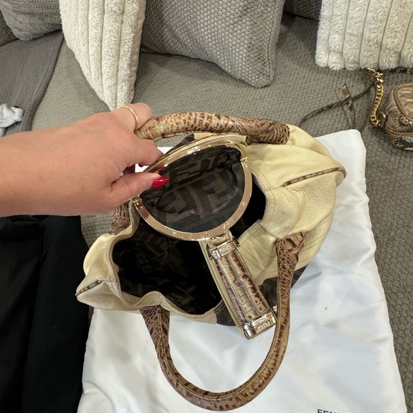 Beautiful Fendi bag - Picture 5 of 6